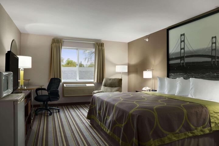 1 King Bed (2 of 16)