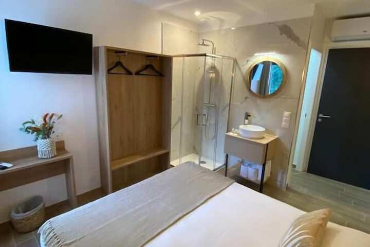 Room 2 of 16