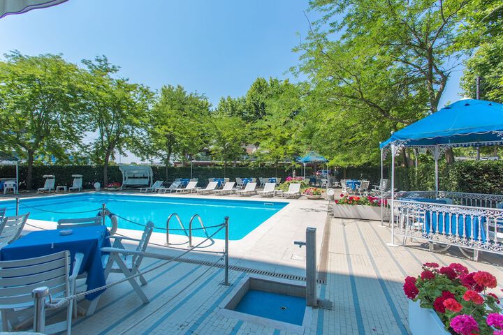 Pool 14 of 33