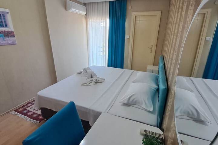Room 6 of 13