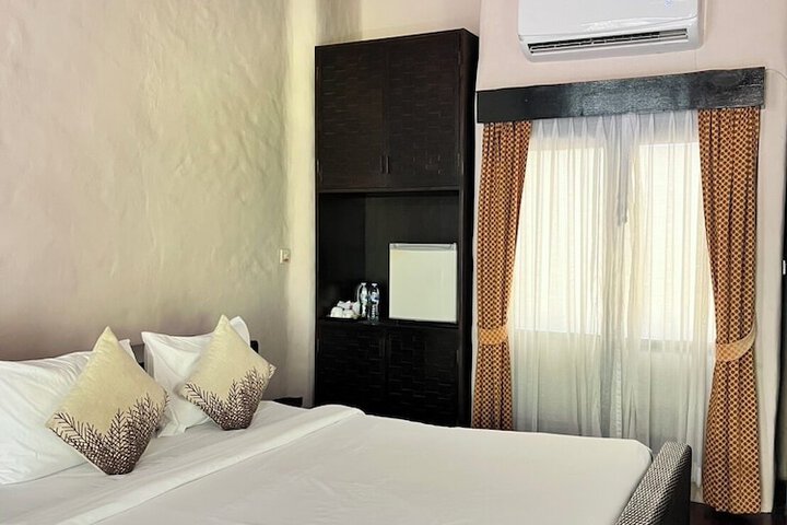 Room 46 of 214