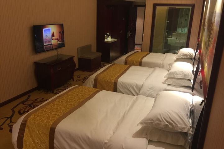 Room 4 of 17