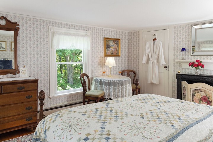 Room 9 of 48