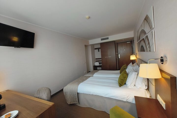 Room 15 of 59