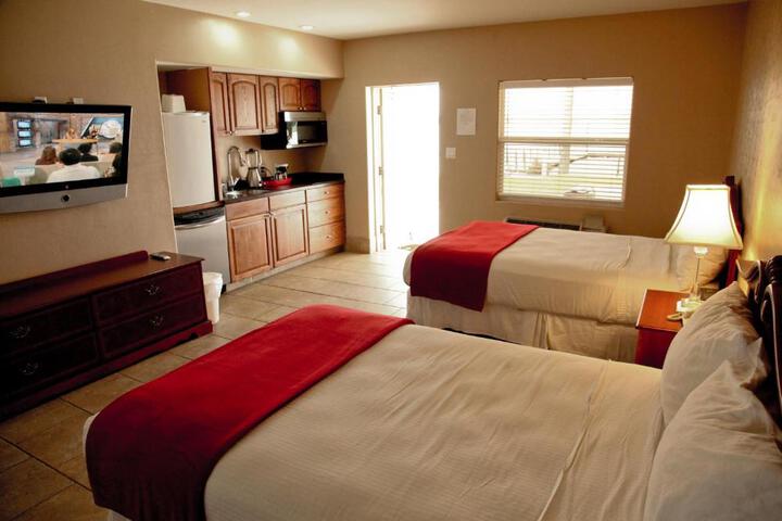 Junior Studio Suite 1 King Bed Lake View (2 of 4)