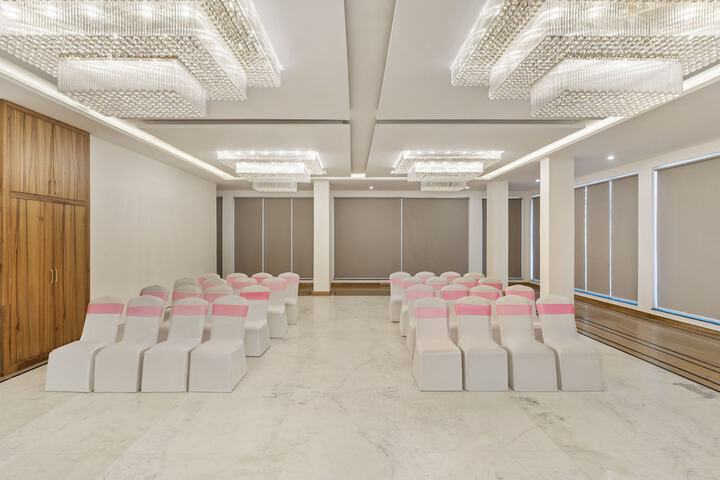 Ballroom/Hall 67 of 79