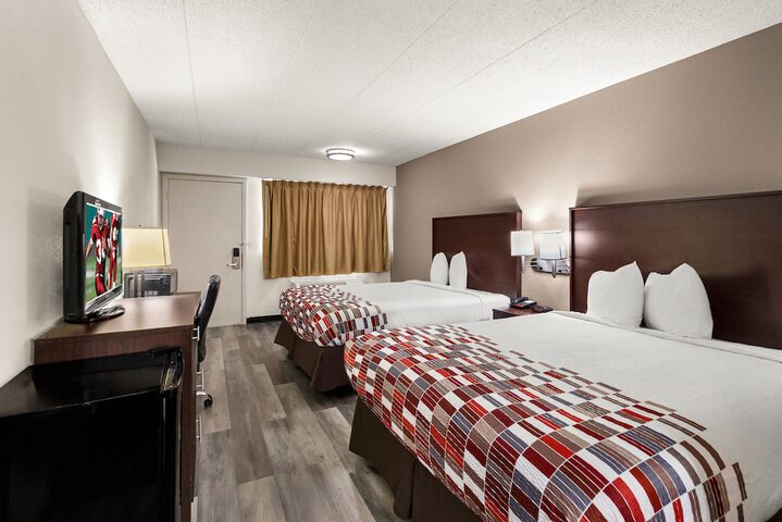 2 Queen Beds (2 of 4)