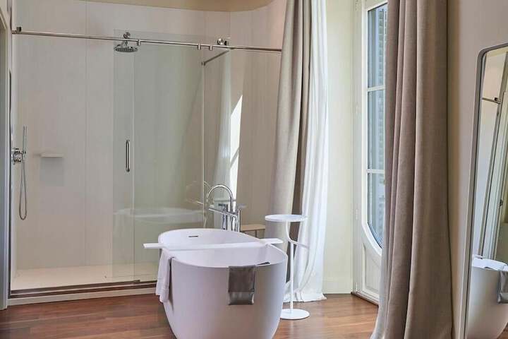 Room 40 of 70