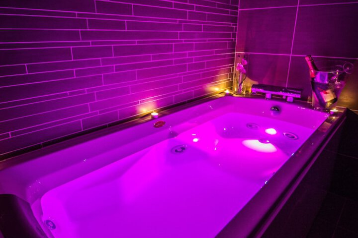 Hot Tub 42 of 56