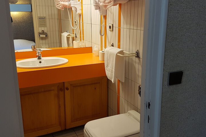 Room 52 of 91