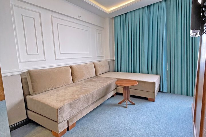 Room 33 of 49