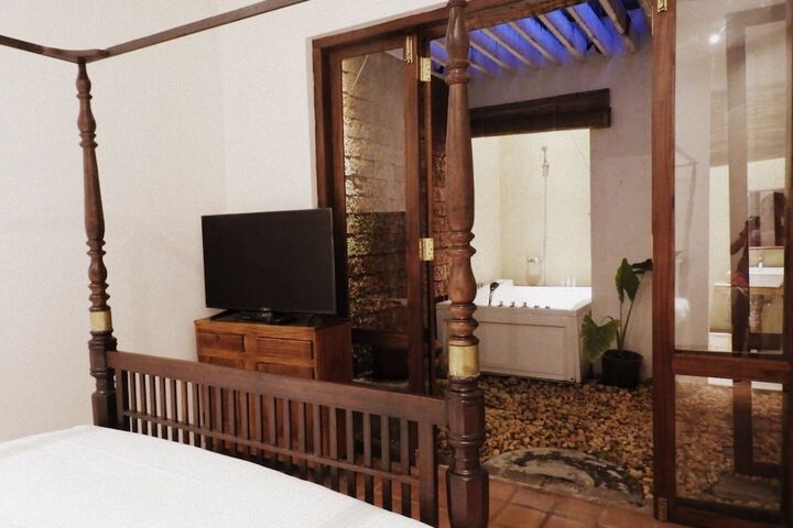 Room 2 of 23