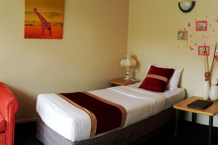 Room 41 of 76