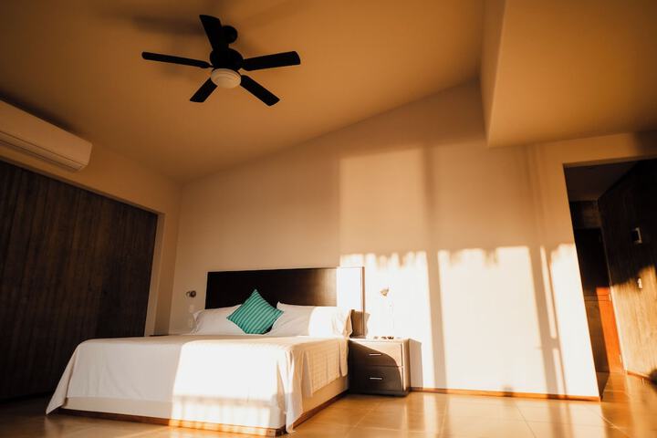 Room 6 of 37