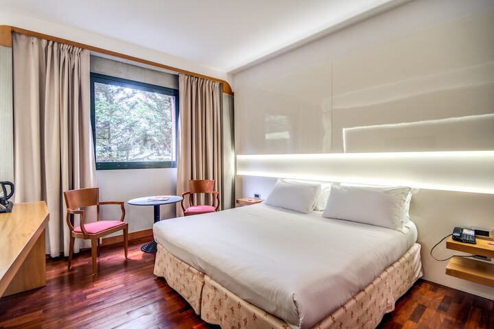 Room 14 of 36