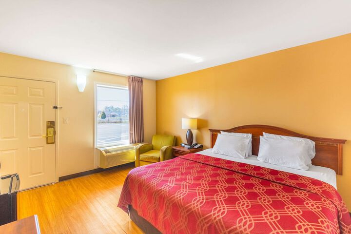 1 King Bed (1 of 9)