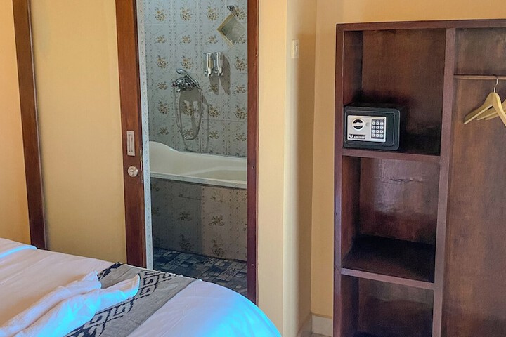 Room 17 of 49