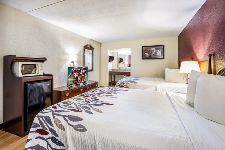 Deluxe 2 Queen Beds (1 of 10)
