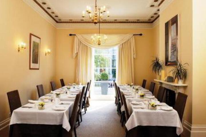 THE CHELTENHAM TOWNHOUSE