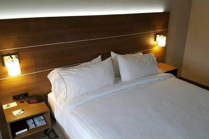 Standard Room, King or Two Doubles (1 of 4)