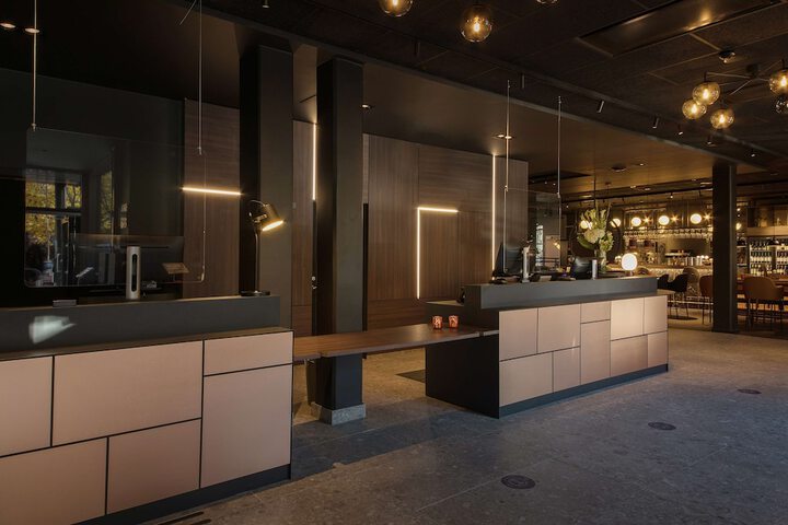 Entrance & Lobby