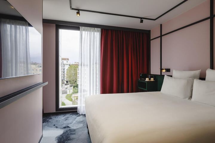 Room 41 of 108
