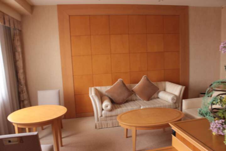 Room 8 of 50