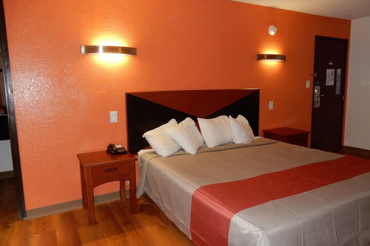 1 King Bed (3 of 3)