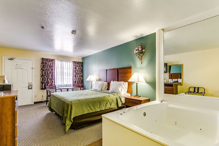 1 King Bed (4 of 4)
