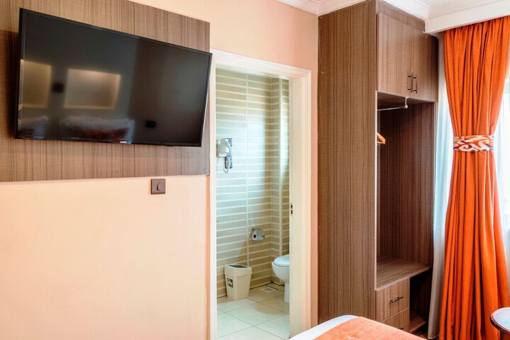 Room 6 of 23