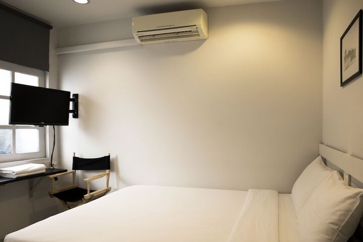 Room 16 of 142