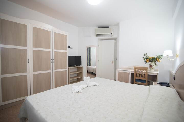 Room 2 of 63