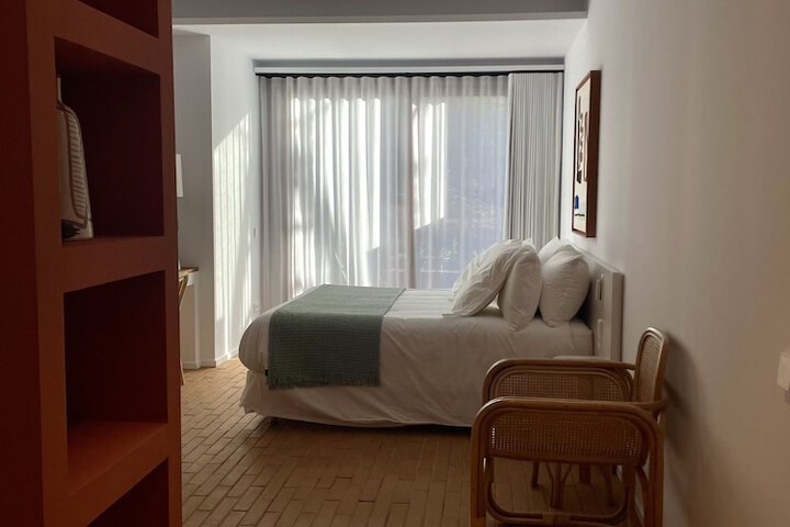 Room 5 of 80