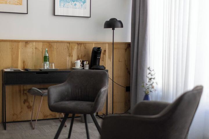 Room 3 of 87