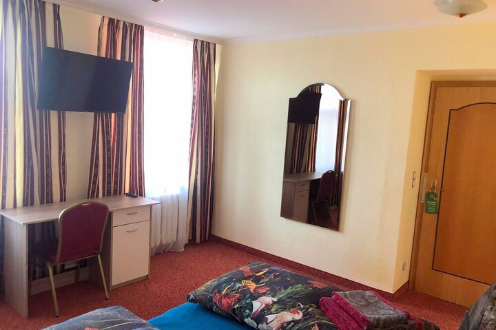 Room 5 of 10