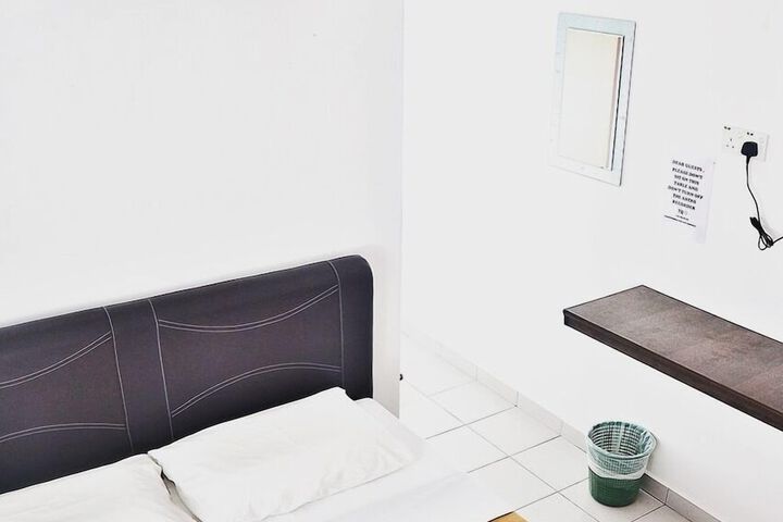 Room 6 of 15