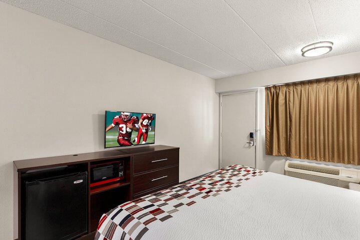 Superior King Bed (6 of 14)