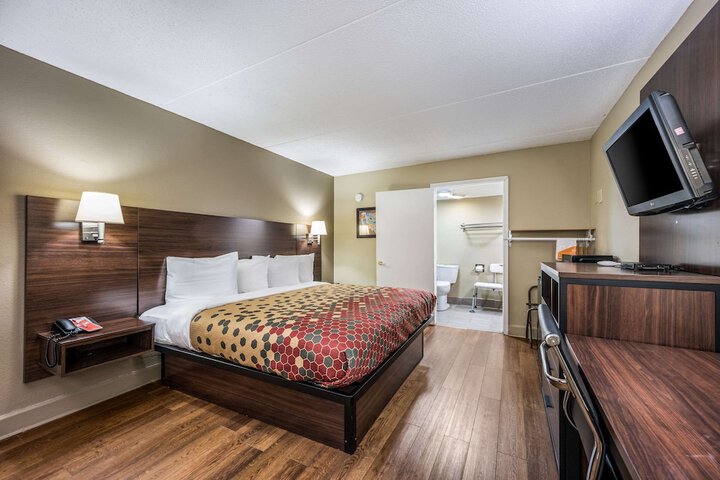 1 King Bed (12 of 12)