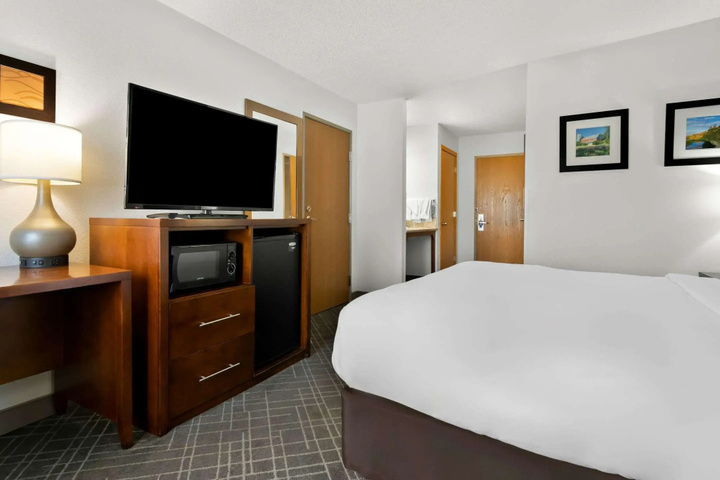 Room 6 of 18