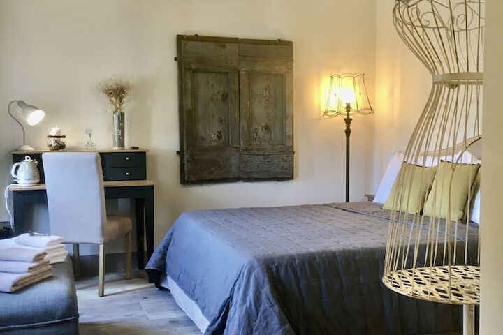 Room 2 of 115
