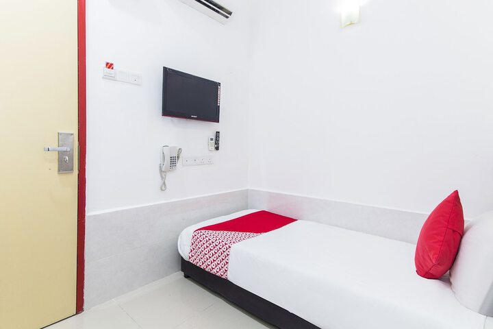 Room 11 of 32