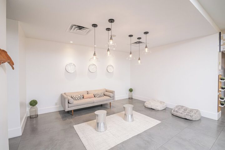 Hotel Interior 7 of 100