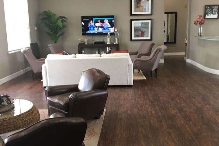 Business Center 38 of 44