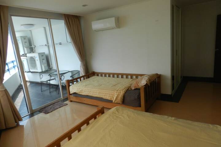 Room 42 of 259