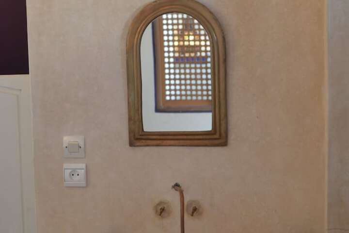 Room 21 of 37