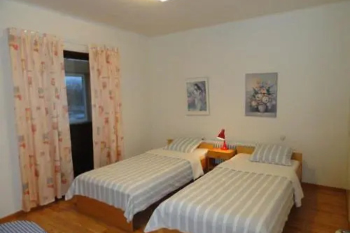 Room 2 of 18