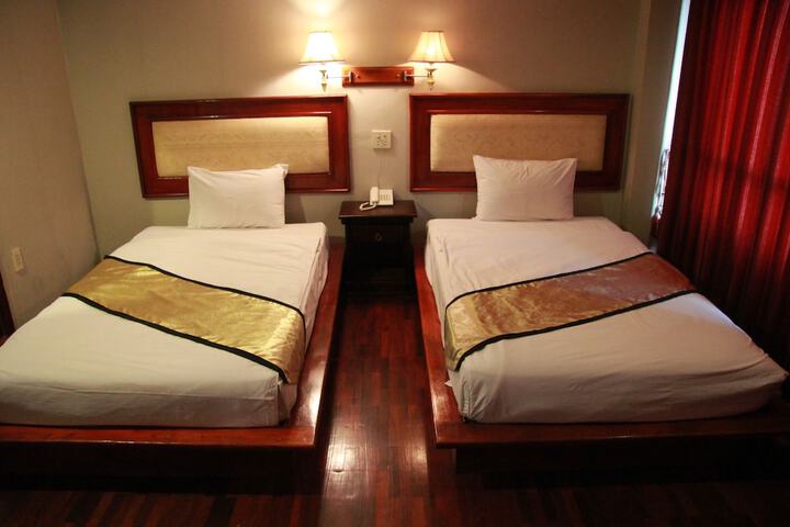Room 6 of 17
