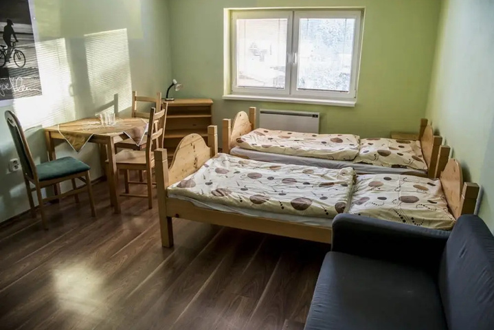 Room 2 of 10