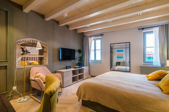 Room 95 of 192