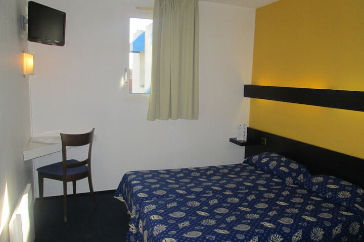 Room 8 of 22